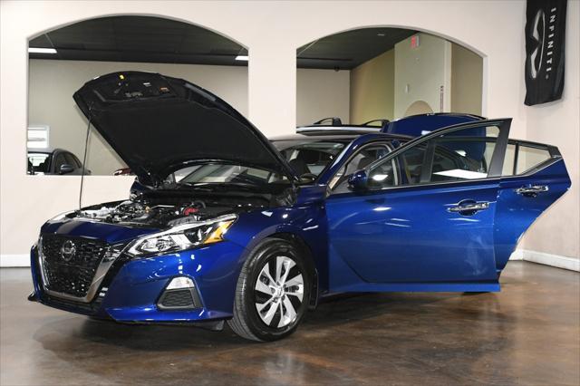 Photo of 2021 Deep Blue Pearl Nissan Altima
