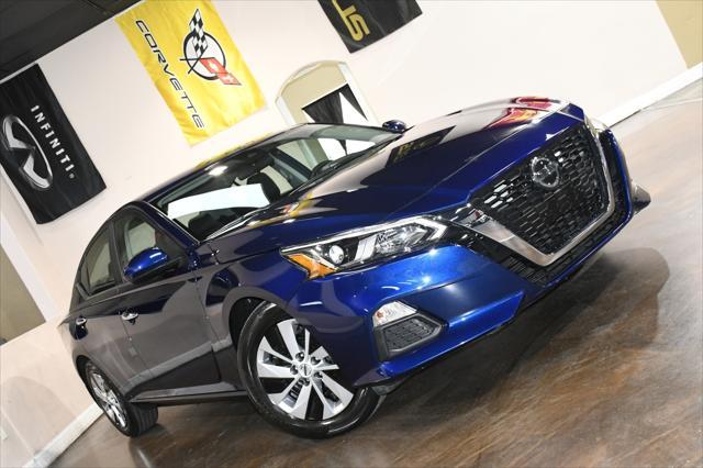 Photo of 2021 Deep Blue Pearl Nissan Altima
