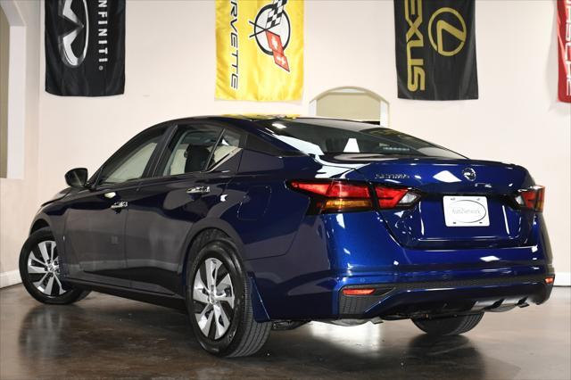 Photo of 2021 Deep Blue Pearl Nissan Altima