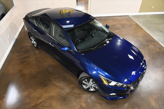 Photo of 2021 Deep Blue Pearl Nissan Altima
