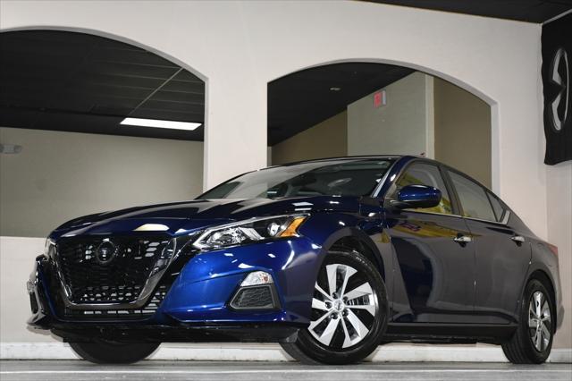 Photo of 2021 Deep Blue Pearl Nissan Altima