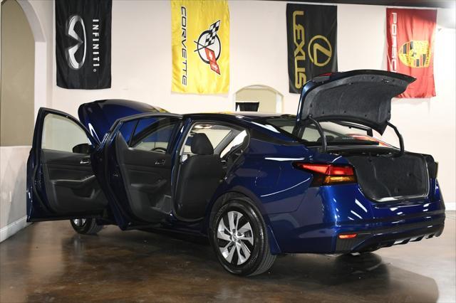 Photo of 2021 Deep Blue Pearl Nissan Altima