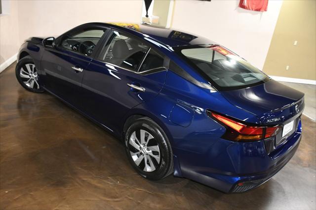 Photo of 2021 Deep Blue Pearl Nissan Altima