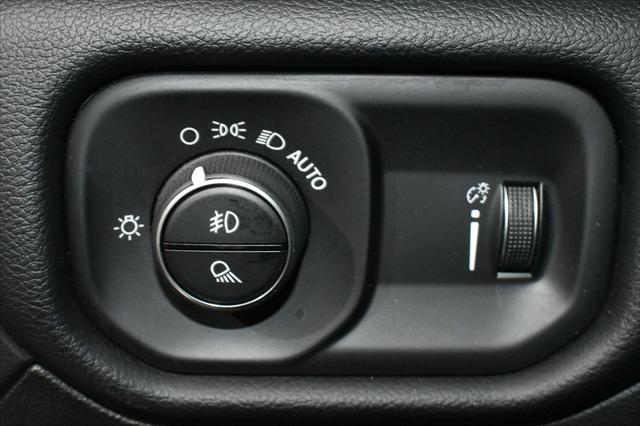 Photo of 2020 Granite Crystal Metallic Clearcoat RAM 1500