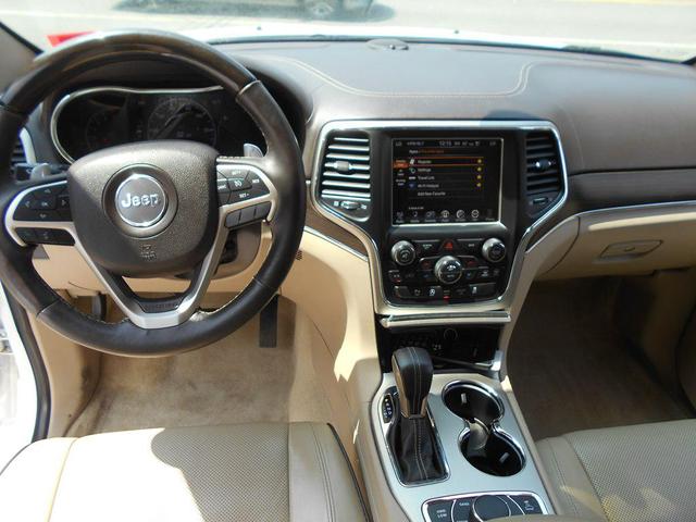 Photo of 2017 Bright White Clearcoat Jeep Grand Cherokee