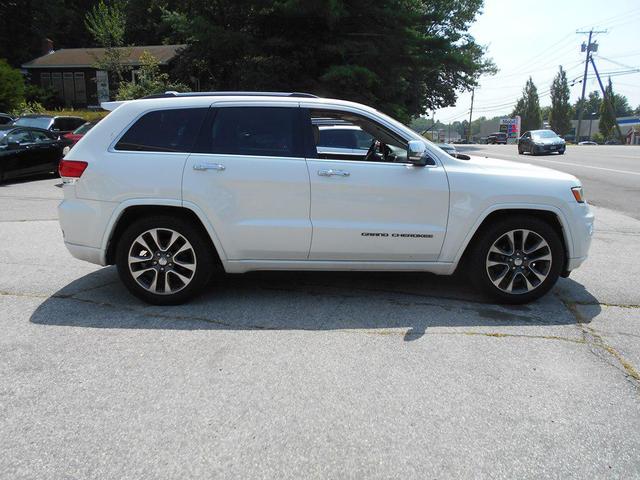 Photo of 2017 Bright White Clearcoat Jeep Grand Cherokee