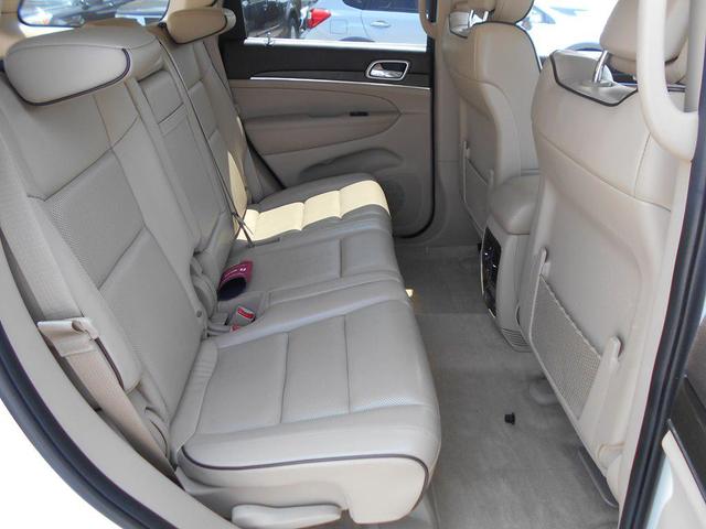 Photo of 2017 Bright White Clearcoat Jeep Grand Cherokee