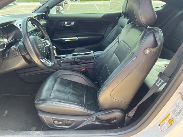 Photo of 2022 Oxford White Ford Mustang
