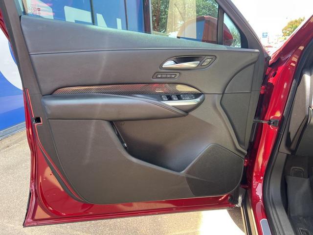 Photo of 2020 Red Horizon Tintcoat Cadillac XT4