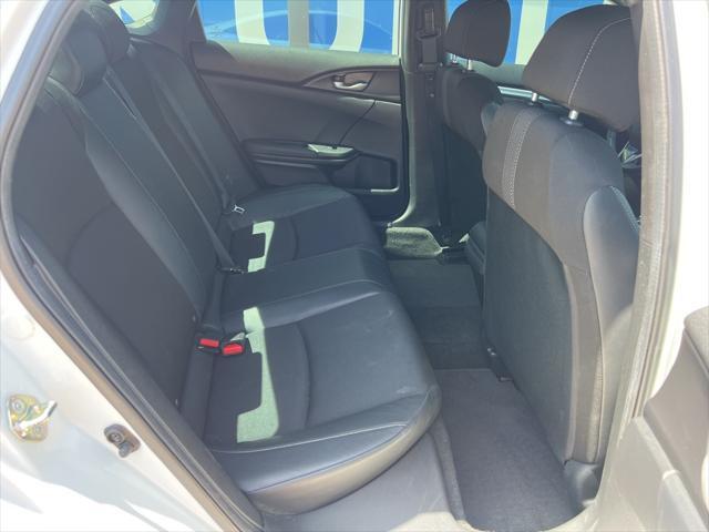 Photo of 2019 White Honda Civic