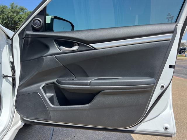 Photo of 2019 White Honda Civic