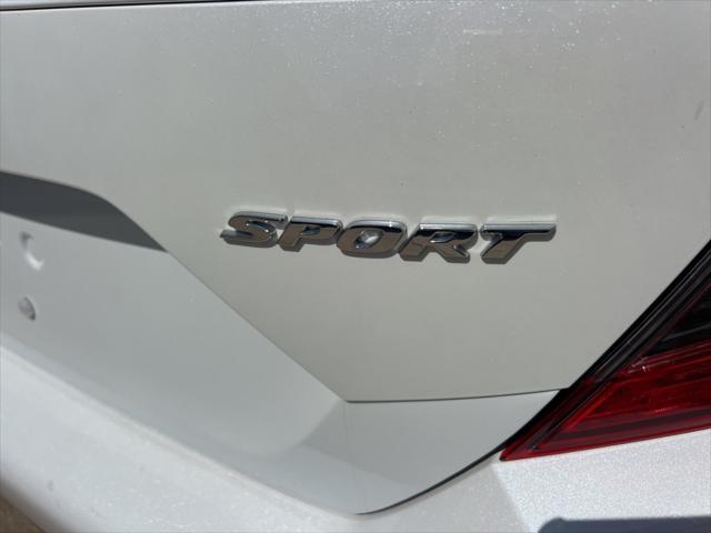 Photo of 2019 White Honda Civic