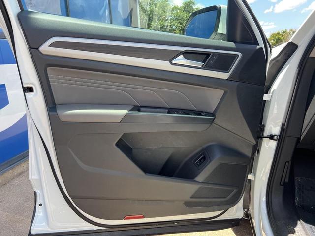 Photo of 2021 Pure White Volkswagen Atlas