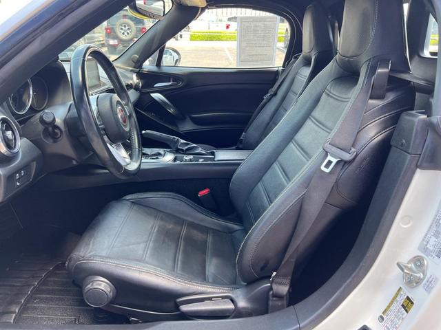 Photo of 2019 Puro White Tri-Coat Pearl FIAT 124 Spider
