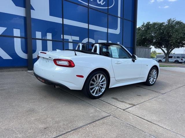 Photo of 2019 Puro White Tri-Coat Pearl FIAT 124 Spider