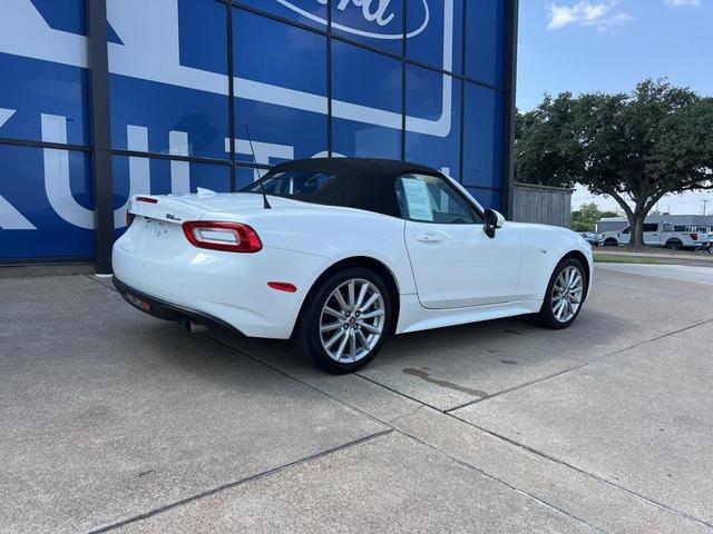 Photo of 2019 Puro White Tri-Coat Pearl FIAT 124 Spider