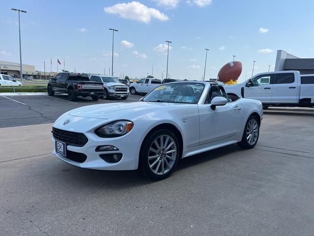 Photo of 2019 Puro White Tri-Coat Pearl FIAT 124 Spider