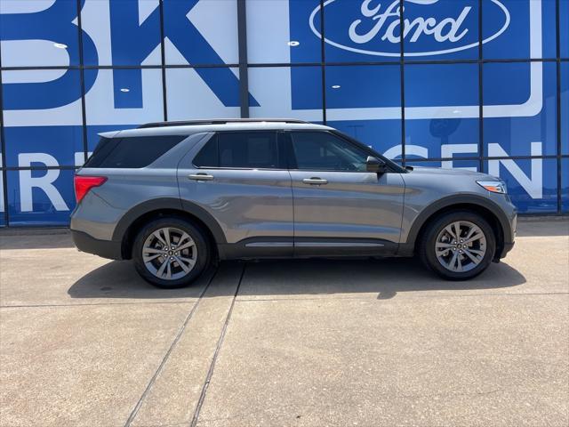 Photo of 2022 Carbonized Gray Metallic Ford Explorer