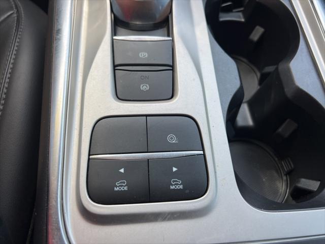 Photo of 2022 Carbonized Gray Metallic Ford Explorer