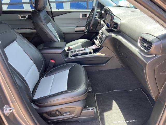 Photo of 2022 Carbonized Gray Metallic Ford Explorer