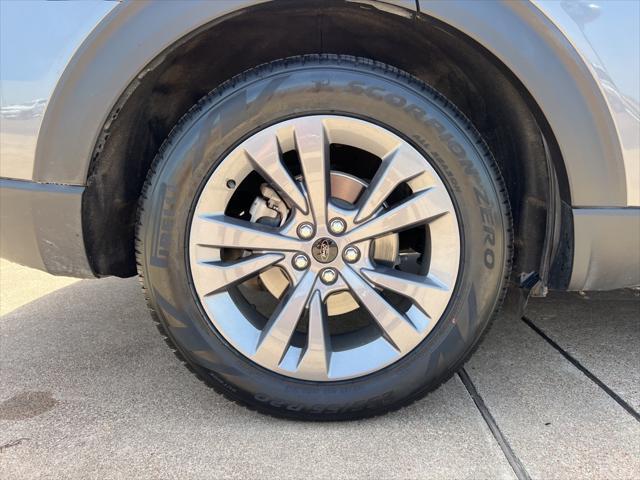 Photo of 2022 Carbonized Gray Metallic Ford Explorer