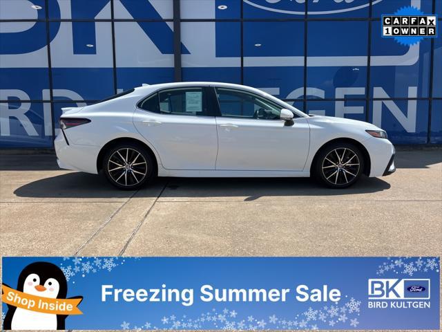 Photo of 2023 White Toyota Camry