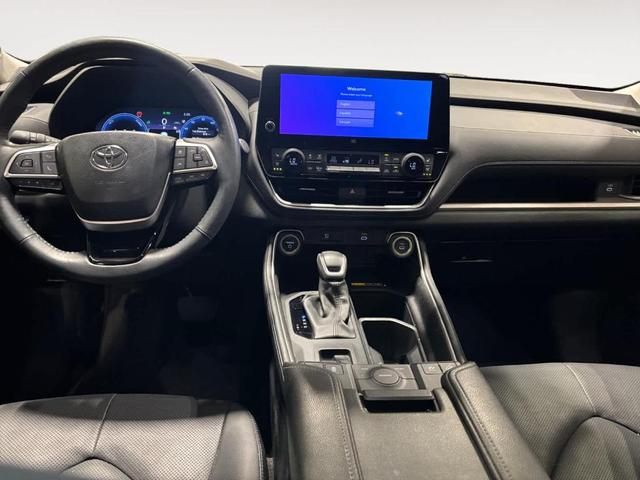 Photo of 2024 Wind Chill Pearl Toyota Grand Highlander Hybrid
