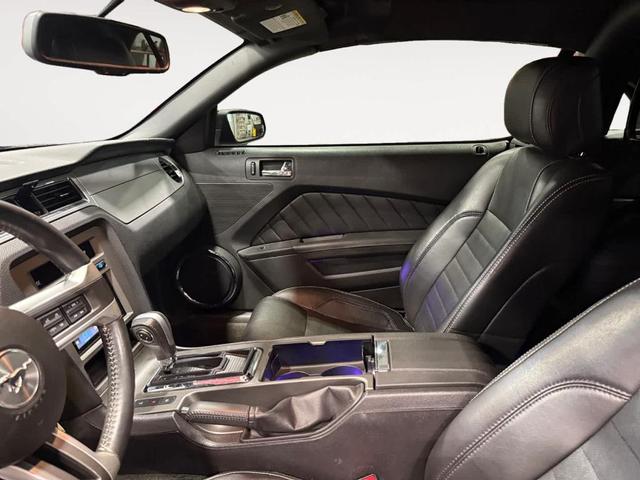 Photo of 2014 Black Ford Mustang