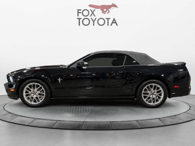 Photo of 2014 Black Ford Mustang