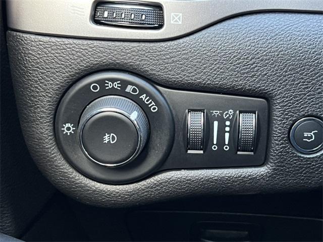 Photo of 2021 Olive Green Pearlcoat Jeep Cherokee