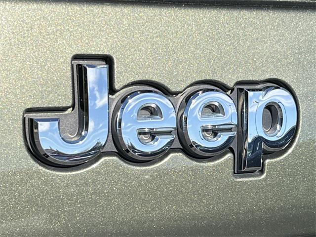 Photo of 2021 Olive Green Pearlcoat Jeep Cherokee
