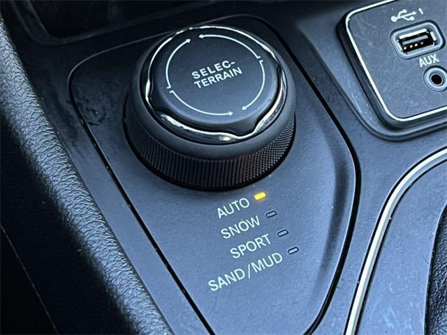 Photo of 2021 Olive Green Pearlcoat Jeep Cherokee