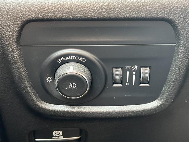 Photo of 2023 Diamond Black Crystal Pearlcoat Jeep Grand Cherokee