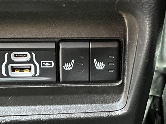 Photo of 2023 Diamond Black Crystal Pearlcoat Jeep Grand Cherokee