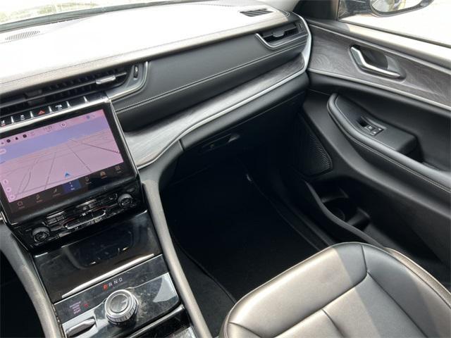 Photo of 2023 Diamond Black Crystal Pearlcoat Jeep Grand Cherokee