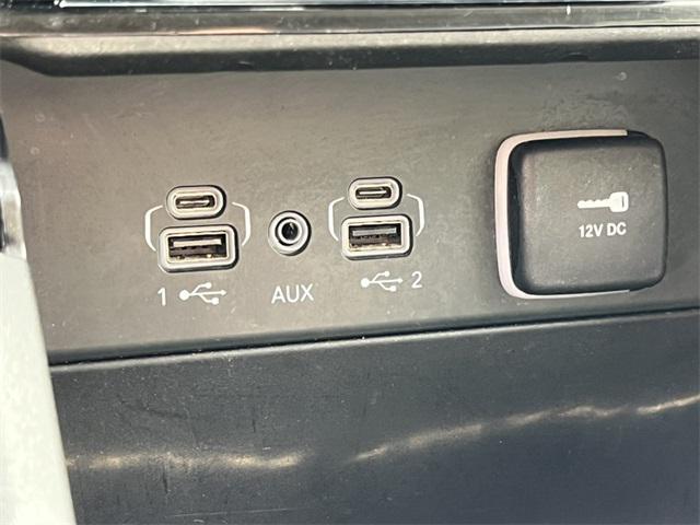 Photo of 2023 Diamond Black Crystal Pearlcoat Jeep Grand Cherokee