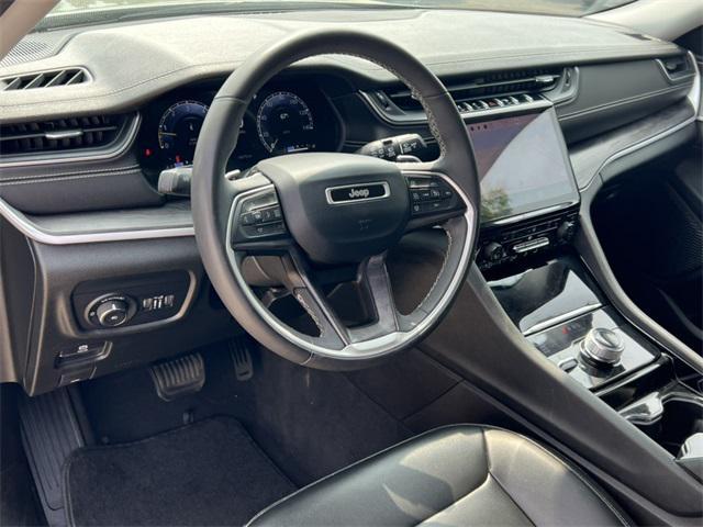 Photo of 2023 Diamond Black Crystal Pearlcoat Jeep Grand Cherokee