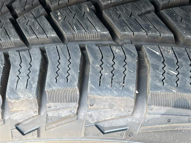 Photo of 2023 Diamond Black Crystal Pearlcoat Jeep Grand Cherokee