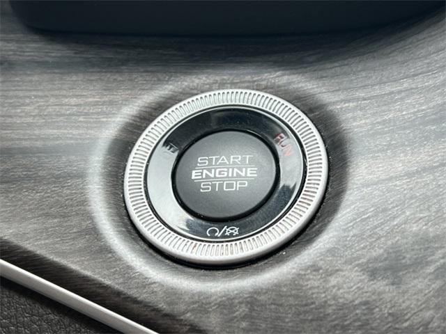 Photo of 2023 Diamond Black Crystal Pearlcoat Jeep Grand Cherokee