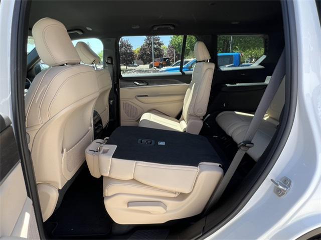 Photo of 2025 Bright White Clearcoat Jeep Grand Cherokee L