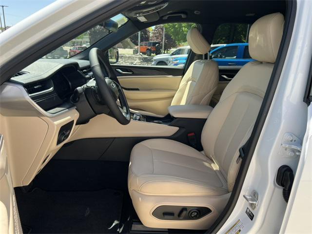 Photo of 2025 Bright White Clearcoat Jeep Grand Cherokee L