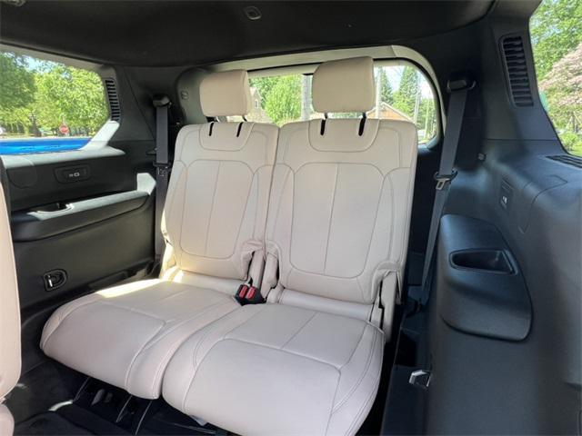 Photo of 2025 Bright White Clearcoat Jeep Grand Cherokee L