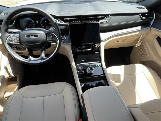 Photo of 2025 Bright White Clearcoat Jeep Grand Cherokee L