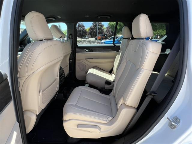 Photo of 2025 Bright White Clearcoat Jeep Grand Cherokee L