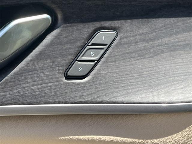 Photo of 2025 Bright White Clearcoat Jeep Grand Cherokee L