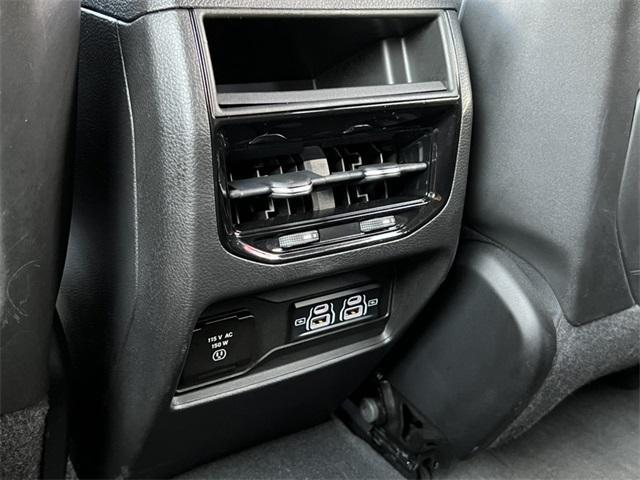 Photo of 2022 Silver Zynith Jeep Grand Cherokee