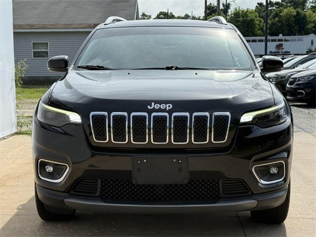 Photo of 2019 Diamond Black Crystal Pearlcoat Jeep Cherokee