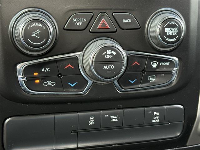 Photo of 2019 Diamond Black Crystal Pearlcoat RAM 1500 Classic