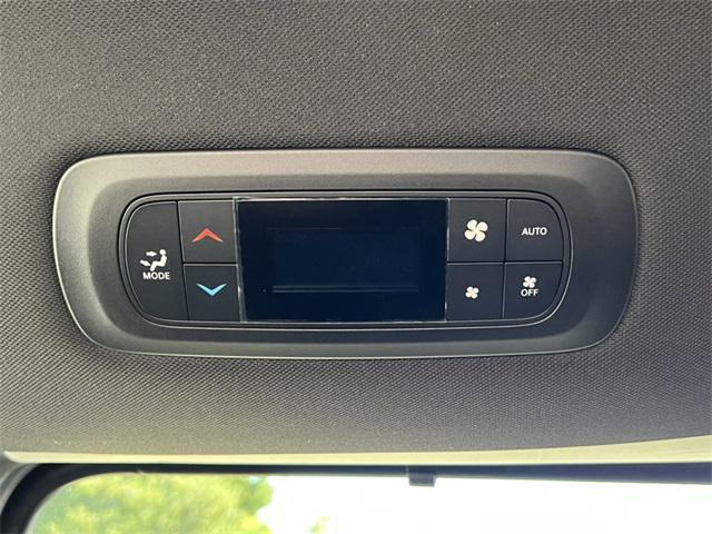 Photo of 2026 Silver Mist Clearcoat Chrysler Pacifica