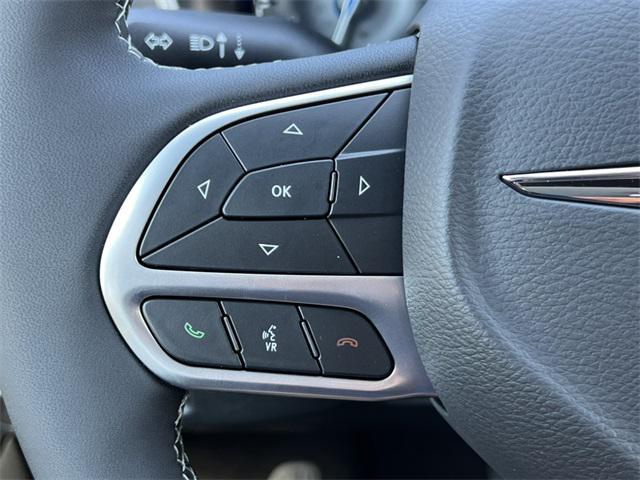 Photo of 2026 Silver Mist Clearcoat Chrysler Pacifica